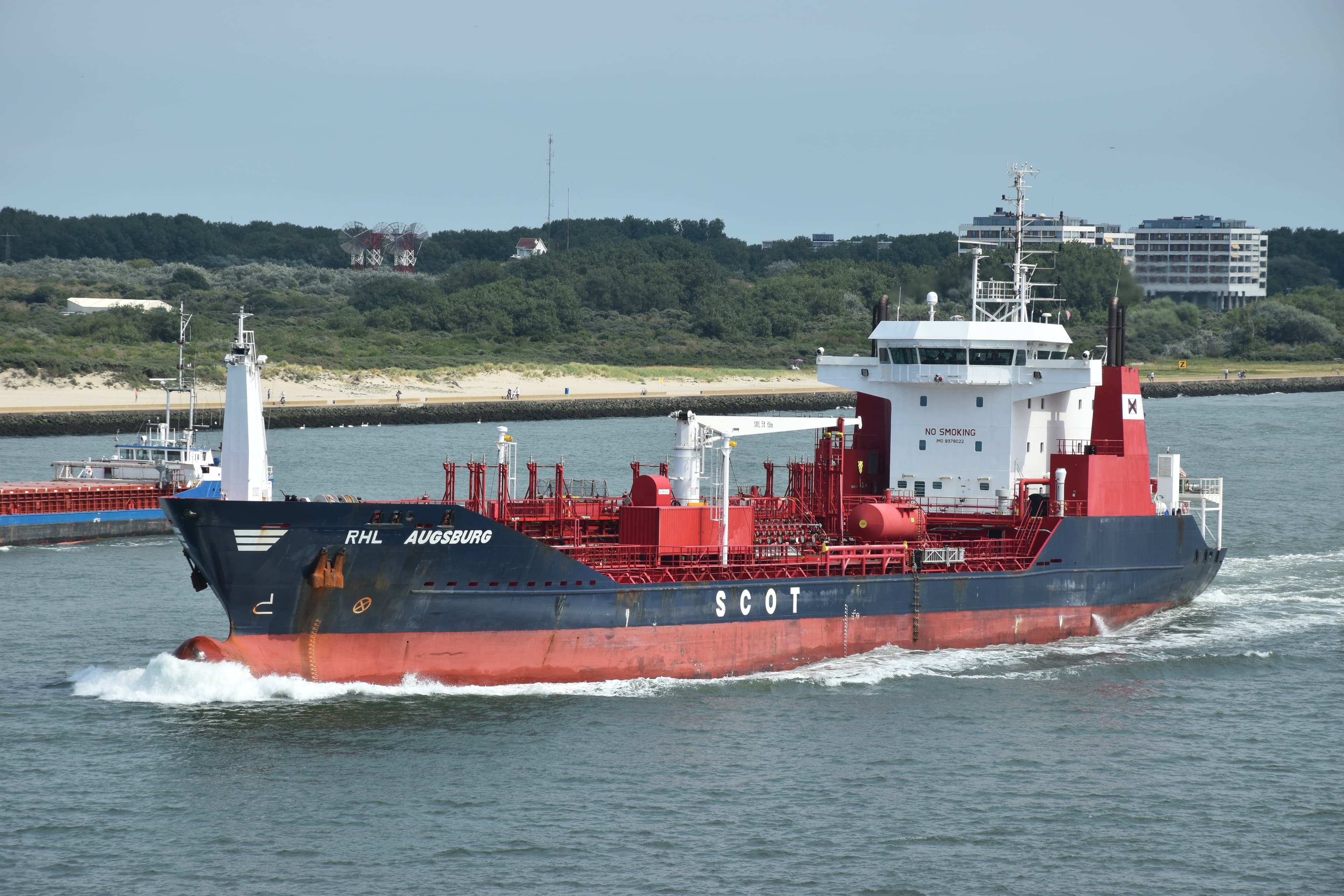 🚨 Drug Smuggling Plot Foiled Aboard Tanker off Belgian Coast – Captain Praised for Swift Action